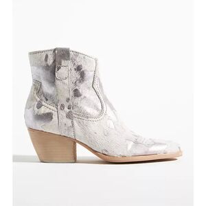 Dolce Vita Silma Calf Boots in Silver Size 9.5
